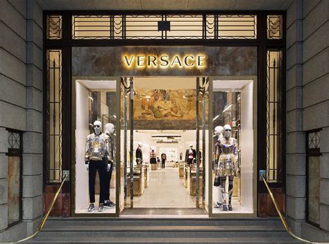 Versace Opened Its Door in Melbourne, Australia.